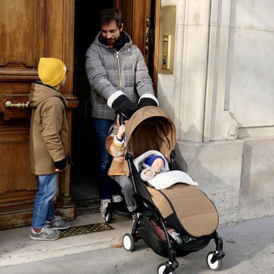 Chanceliere poussette marron avec papa